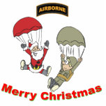 Ornement Photo Sculpture Père Noël aéroporté II<br><div class="desc">Depuis que Père Noël a gagné ses ailes aéroportées,  il aime parachuter avec ses copains militaires. Cette année,  il livrera certainement des cadeaux de Noël en parachute</div>