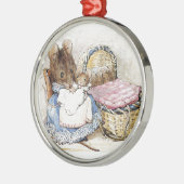 Ornement Rond Argenté Beatrix Potter, Hunca Munca, Mère souris (Gauche)