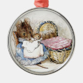 Ornement Rond Argenté Beatrix Potter, Hunca Munca, Mère souris (Devant)