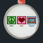 Ornement Rond Argenté Marionnettes d'amour de paix<br><div class="desc">Un signe de paix,  un coeur,  et une fabrication de marionnettes.</div>