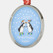 Ornement Rond Argenté Notre premier Noël Ensemble 2010 (GBL Penguins) (Gauche)