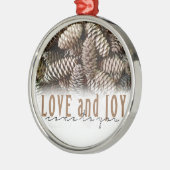Ornement Rond Argenté Rustic Holiday Love and Joy Pine Cone (Gauche)