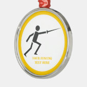 Ornement Rond Argenté Silhouette noire Fencer avec clôture d'épée person (Gauche)