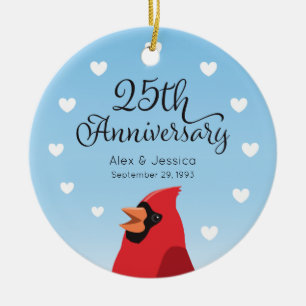 Ornement Rond En Céramique 25ème Anniversaire, cardinal et coeurs de mariage