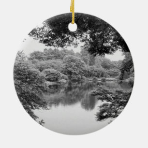 Ornement Rond En Céramique Black and white, cool, unique nature et lake