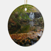 Ornement Rond En Céramique Cascade automnale et Creek Pennsylvania Nature (Gauche)