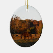 Ornement Rond En Céramique Cheval Brown rouge, bois d'automne. (Droite)