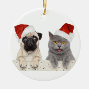 Ornement Rond En Céramique Chien et chat dans le casquette rouge de Noël