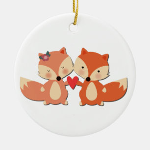Ornement Rond En Céramique Couples mignons de Fox partageant un coeur
