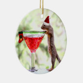 Ornement Rond En Céramique Écureuil de Noël à l'heure heureuse (Droite)
