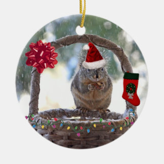 Ornement Rond En Céramique Écureuil de Noël dans le panier de Milou