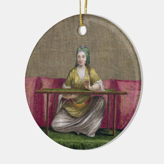 Ornement Rond En Céramique Fille turque, brodant, XVIIIème siècle (engravin (Gauche)