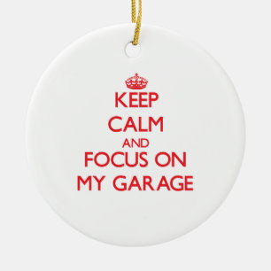 Ornement Rond En Céramique Gardez le calme et le foyer sur mon garage
