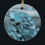 Ornement Rond En Céramique Glace bleue sur la plage, Islande<br><div class="desc">Icebergs sur la plage noire volcanique. Plage près du lagon glaciaire Jokulsarlon et du glacier Breithamerkurjokull à Vatnajokull,  Islande| Martin Zwick / DanitaDelimont.com</div>