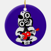 Ornement Rond En Céramique Hei Tiki playing ukelele (Dos)