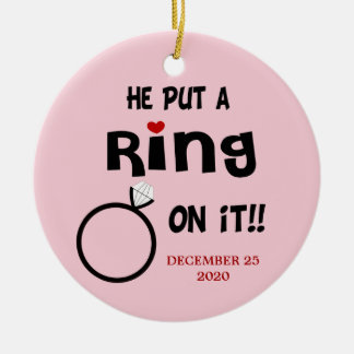 Ornement Rond En Céramique Il a mis une bague sur l'Ornement Daté