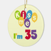 Ornement Rond En Céramique Kiss Me I'm 35 Anniversaire T-shirts et GIfts (Gauche)