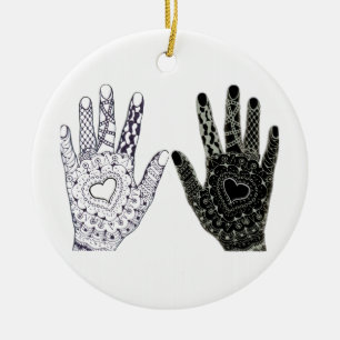 Ornement Rond En Céramique Main Drawn Heart Hands