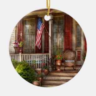 Ornement Rond En Céramique Maison - Belvidere, NJ - Une maison américaine cla