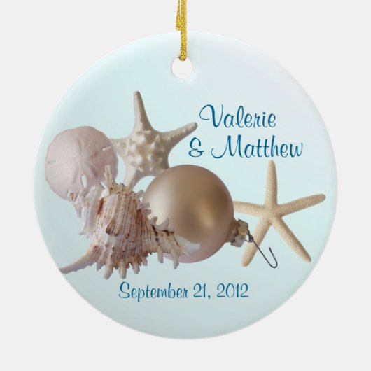 Ornement Rond En Céramique Noël de mariage sur la plage (Dos)