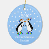 Ornement Rond En Céramique Notre premier Noël Ensemble 2010 (GBL Penguins) (Gauche)