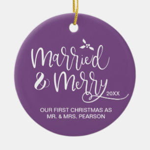 Ornement Rond En Céramique Notre premier Noël, Marié et Joyeux, Violet