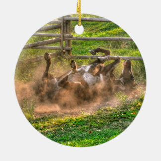 Ornement Rond En Céramique Paint Horse Rolling en Poussière Funny Equine Phot