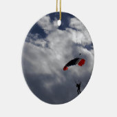Ornement Rond En Céramique Parachute blanc et bleu rouge avec des nuages (Droite)