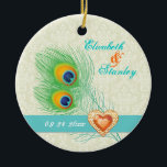 Ornement Rond En Céramique Peacock plumes bijou coeur mariage Enregistrer la<br><div class="desc">Mariage coeur de bijoux en plumes de paon Save the Date ornament, avec deux plumes élégantes en citron vert émeraude et vert émeraude, bleu, turquoise et orange, un groupe turquoise et une illustration d'un diamant en bijoux en coeur orange avec contour en or avec strass sur arrière - plan damassé...</div>