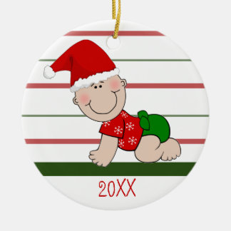 Ornement Rond En Céramique Premier bébé de Noël de Babys dans le casquette de