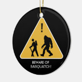 Ornement Rond En Céramique Prenez garde de Sasquatch ! (Gauche)