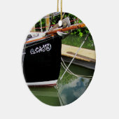 Ornement Rond En Céramique Voilier avec Bow Sprit et Réflexions dans l'eau (Droite)