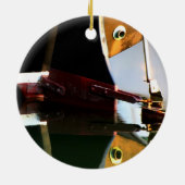 Ornement Rond En Céramique Voilier avec Bow Sprit et Réflexions dans l'eau (Dos)
