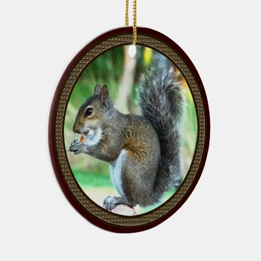 Ornements d'écureuil encerclés par des glands (Droite)