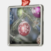 Ornements sur un arbre de Noël (Gauche)