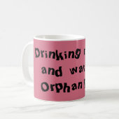 Orphan Black drink mijn chai en kijkt naar Orphan Koffiemok (Voorkant links)