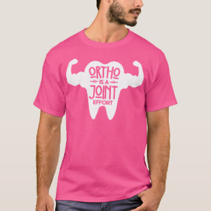 Ortho Het is een gezamenlijke inspanning bot Humor T-shirt
