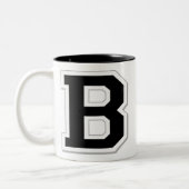 Orthographiez-le tasse de café noir de la lettre (Gauche)