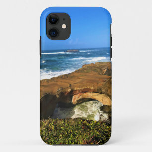 Otter Rock in Devil's Punchbowl State Park, Oregon iPhone 11 Hoesje