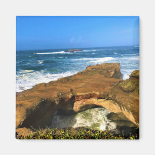 Otter Rock in Devil's Punchbowl State Park, Oregon Magneet