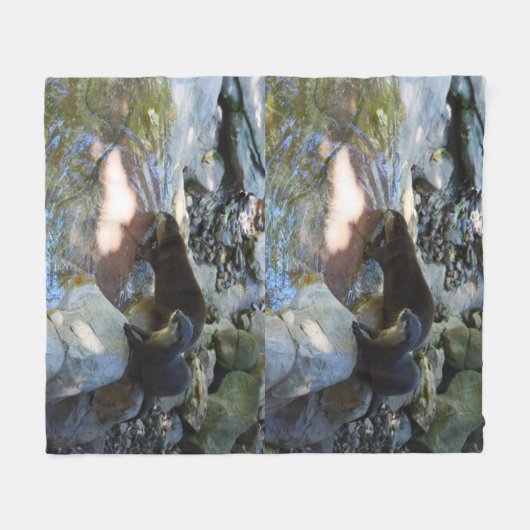 Otters Drinking, Medium Fleece Blanket (Voorkant (Horizontaal))