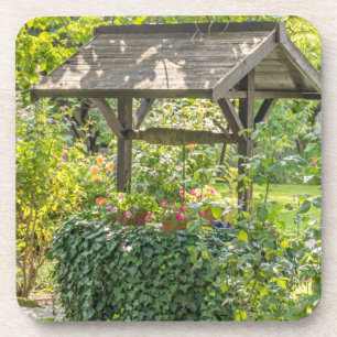 Oud goed in een tuin harde plastic onderzetters