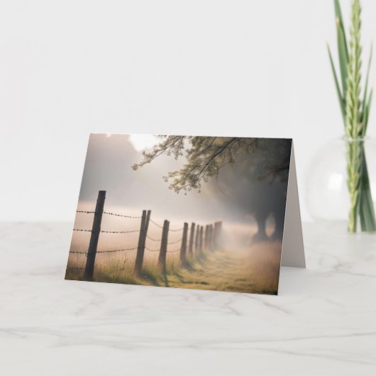 Oud hek in de mist denken aan je kaart (Voorkant)