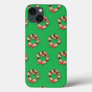 Oud kerstpatroon, bloemenslingers op groen iPhone 13 hoesje