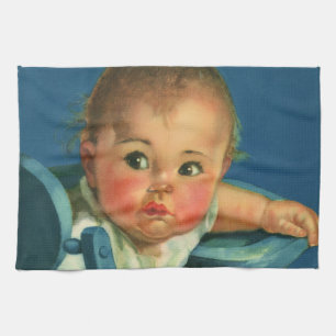 Oud kind, schattig babyjongen of -meisje in kinder theedoek
