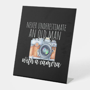 Oud Man met camera Reclamebord Met Voetstuk