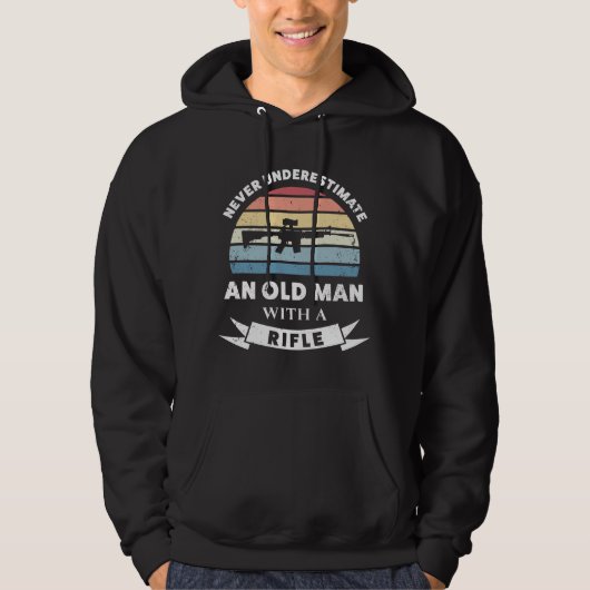 Oud Man met een rifle Funny Pistool Gift Dad Hoodie (Voorkant)