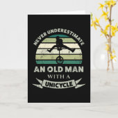 Oud Man met een unicycle Funny Papa Gift Kaart (Gele Bloem)