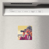 Oud Man met Spyglass op het strand, Grappig Magneet (Insitu (Vaatwasser))