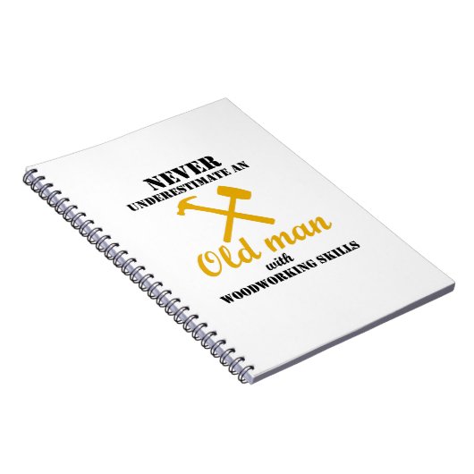 Oud Man met Woodworking Skills Woodworker Funny Notitieboek (Rechterzijde)